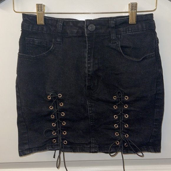 Front lace skirt - Picture 5 of 6